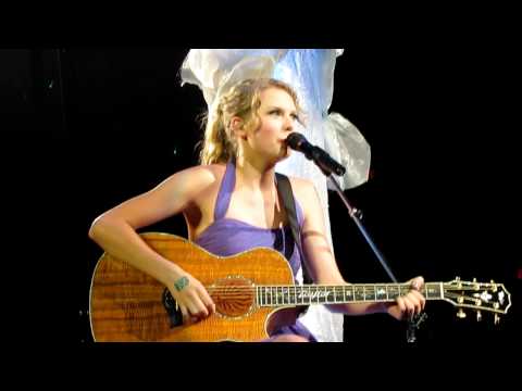 Taylor Swift - Eminem&#039;s &quot;Lose Yourself&quot; and Uncle Kracker&#039;s &quot;Smile&quot; Grand Rapids, MI